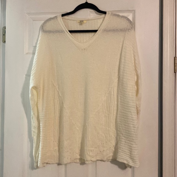 Kori Sweaters - KORI White V-neck Sweater with knit detailing